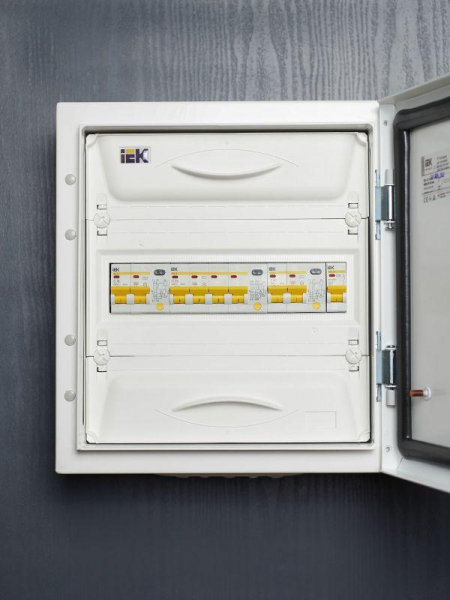 Выключатель автоматический дифференциального тока 4п C 25А 100мА тип AC 4.5кА АД-14 KARAT IEK MAD10-4-025-C-100